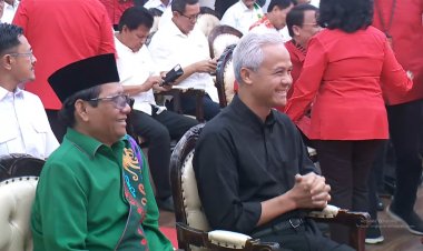 Berita Utama: Megawati Soekarnoputri Menunjuk Prof. Mahfud MD sebagai Calon Wakil Presiden Partai Demokrasi Indonesia Perjuangan