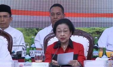 Megawati Soekarnoputri Umumkan Mahfud MD Sebagai Calon Wakil Presiden