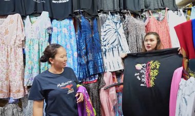 Kehangatan Pasar Tradisional: Rey Utami Menunjukkan Keramahan Penduduk Bali.