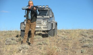 Perjuangan Bertahan di Gurun: Mengurai Cerita di Balik Beyond The Reach