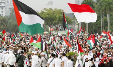 Peserta Aksi Damai Bela Palestina di Monas Tampilkan Solidaritas dan Kesadaran Lingkungan