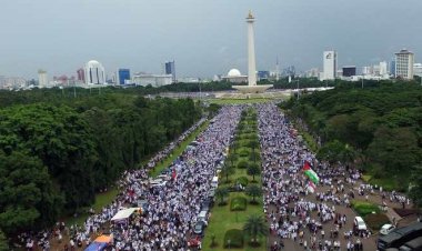 Peserta Aksi Damai Bela Palestina Tinggalkan Monas Tanpa Sampah