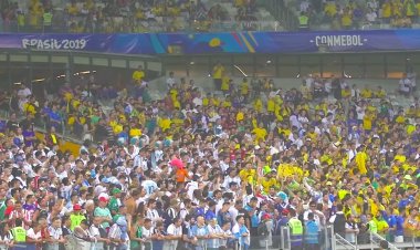 Kerusuhan Suporter Guncang Stadion Maracana, Pertandingan Brasil vs Argentina Tertunda