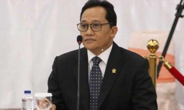 Jokowi Lantik Ridwan Mansyur sebagai Hakim Mahkamah Konstitusi Pengganti Manahan Sitompul