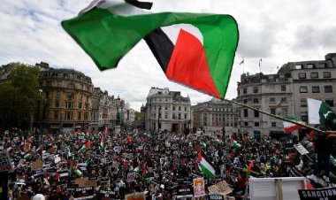 Dibalik Kebebasan Berpendapat: Mengapa Negara Barat Melarang Demonstrasi Solidaritas Palestina?