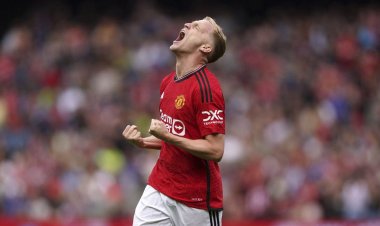 Manchester United Resmi Pinjamkan Donny van de Beek ke Eintracht Frankfurt