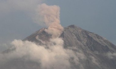 Gunung Semeru Erupsi, Ancam Wilayah Sekitar dengan Kolom Abu Setinggi 2.000 Meter