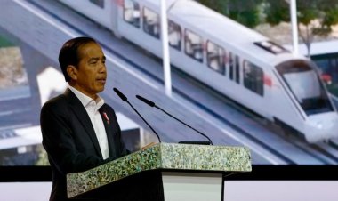 Jokowi: Warga Punya Duit Langsung Beli Motor dan Mobil Bikin Macet