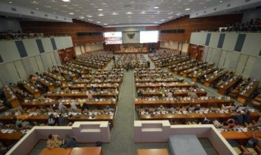 Formappi Nilai DPR Masa Sidang II 2023-2024 Buruk, 91% Anggota Kembali Nyaleg, Fokus Pemilu Ganggu Kinerja