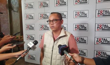 Kontroversi Pernyataan Jokowi: Politisi Elite PDIP Soroti Kontradiktif dan Elektabilitas Prabowo-Gibran Dituding 'Mandek' 