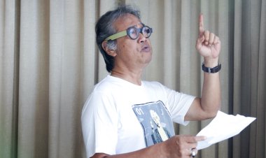 Butet Kartaredjasa Sindir Kehadiran Jokowi dalam Kampanye Ganjar: "Selalu Ada yang Mengintai"