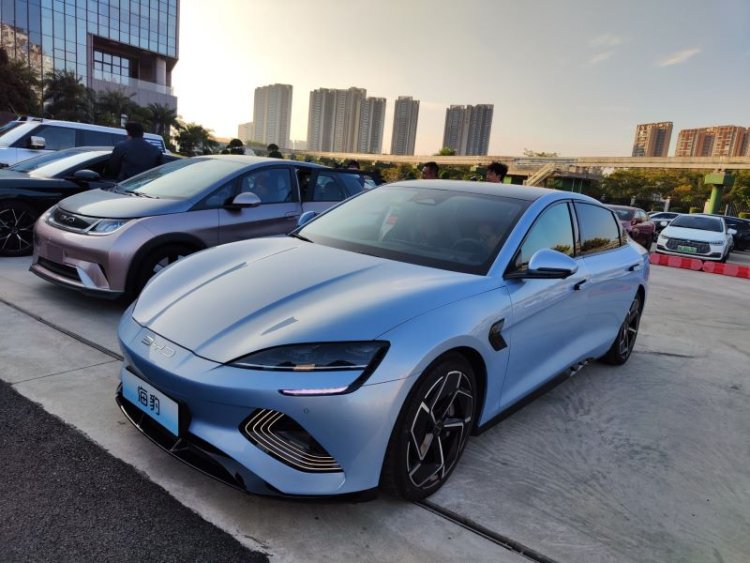 BYD Melangkah ke Indonesia dengan Mobil Listrik, Targetkan 50 Dealer pada Akhir 2024