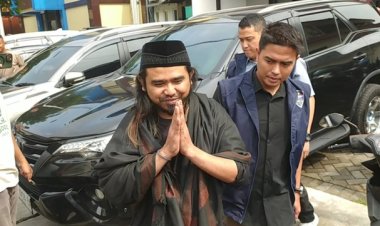 Gus Samsudin Dijemput Paksa Polisi Terkait Konten 'Tukar Pasangan'