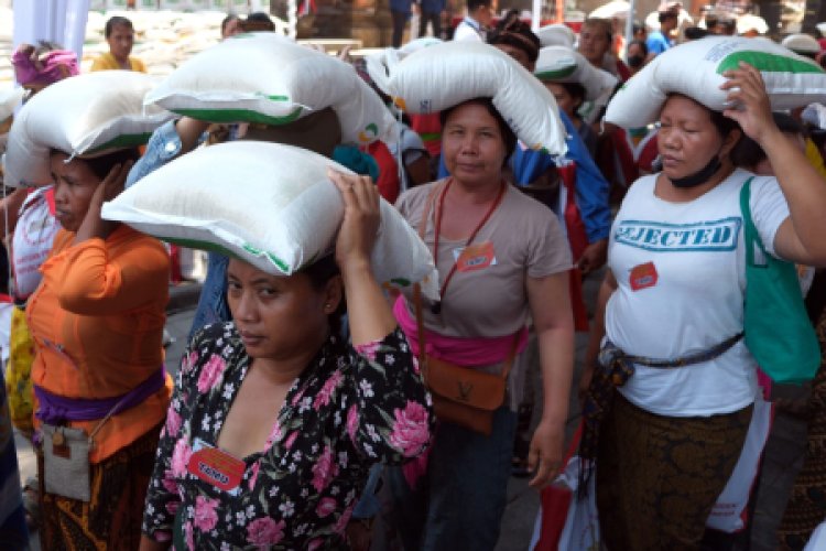 Pemilu 2024 Jadi Pemicu Penghentian Bansos Beras 10 Kg Sementara, Jokowi Buka Peluang Perpanjangan