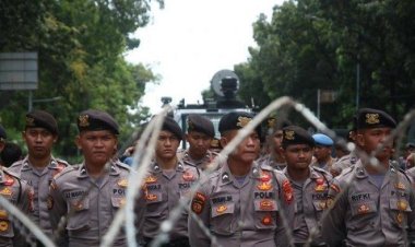 Ribuan Aparat Dikerahkan Kawal Demo Kecurangan Pemilu di DPR