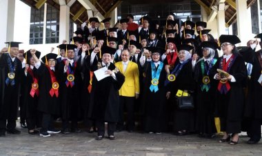 Guru Besar UI Kritik Jokowi Terkait Politik Bansos dan Intimidasi