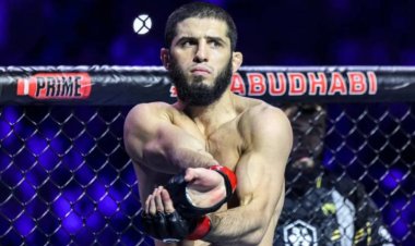 Islam Makhachev Tolak Tawaran Duel Lawan Leon Edwards di UFC 300 Demi Ibadah Puasa