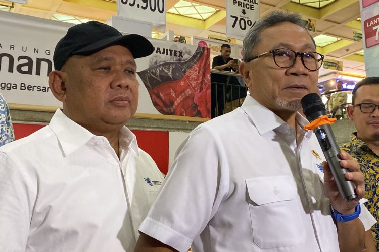 Zulhas Tunda Sebagian Aturan Batas Impor Barang Penumpang Pesawat